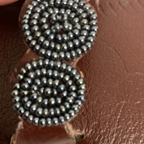 Swahili Coast Hand-beaded Leather Artisan Clover Sandals in Slate Toe loop - Picture 4 of 6